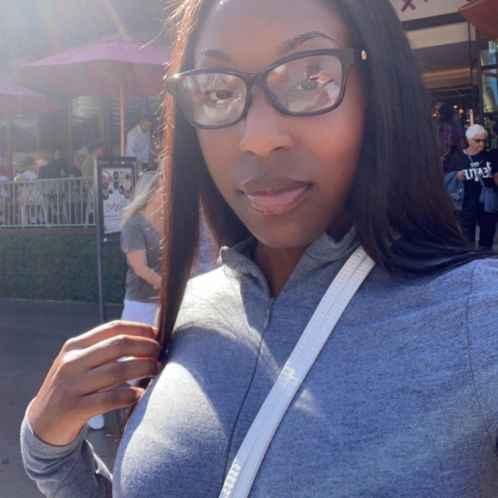 Meet your Posher, Niisha